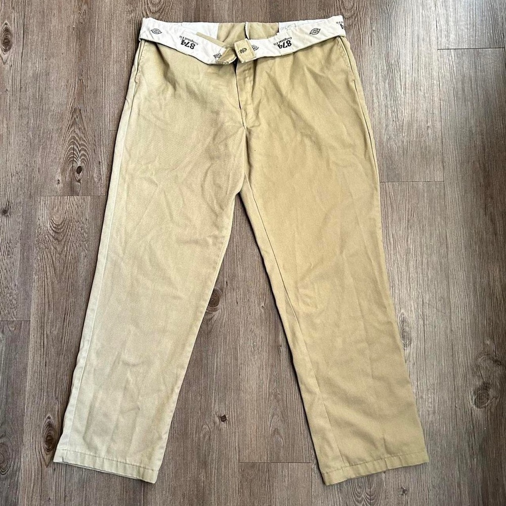 dickies pants🔒🪚✨

size-38x32
condition-no flaws or stains